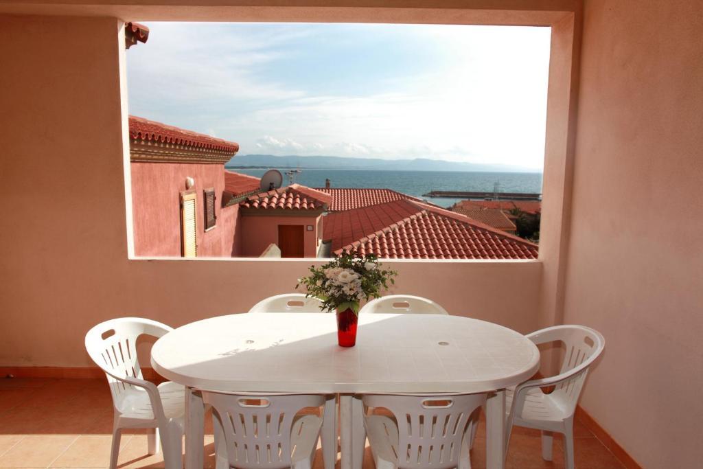 Appartamenti Ideal Isola Rossa Exterior photo